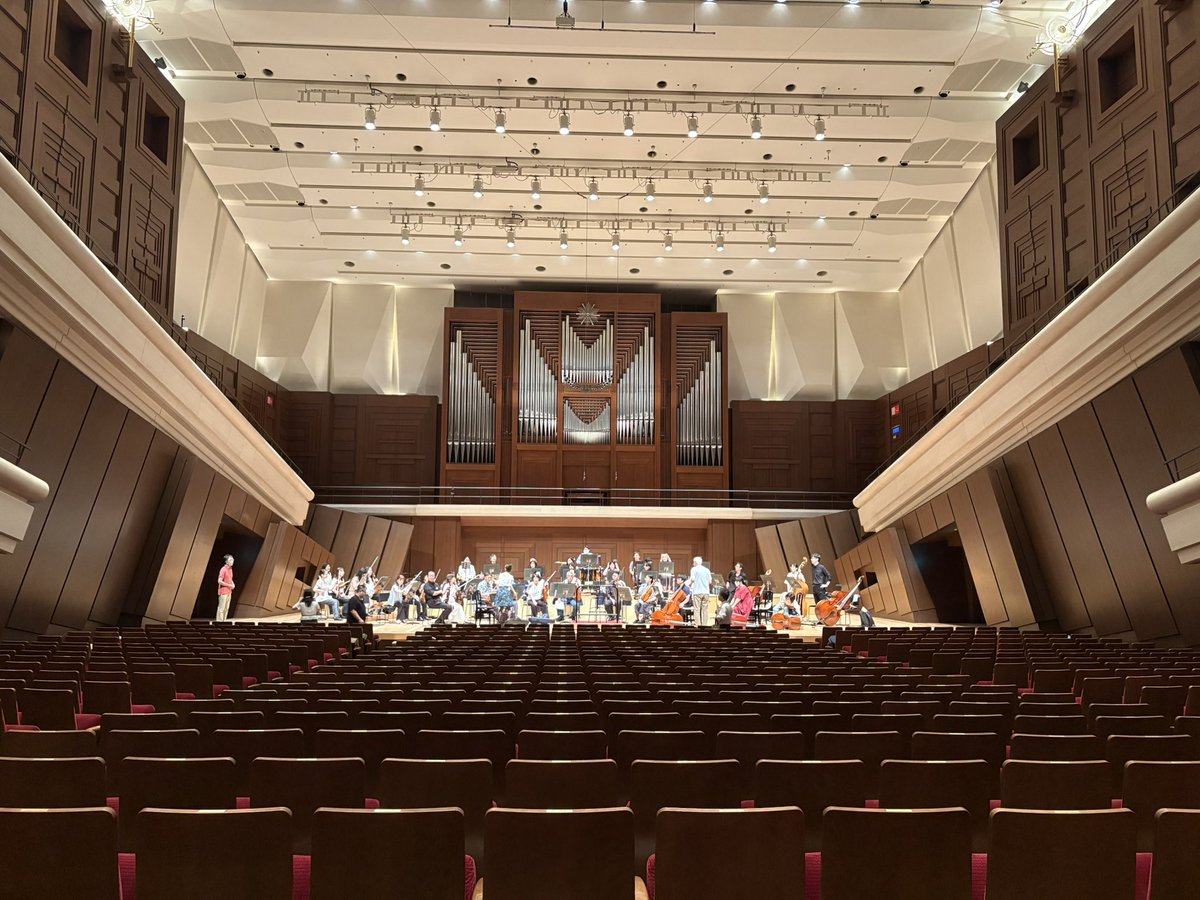 ebifg's tweet photo. 今日は客席から本番前のお手伝い。
本日午後の公演です！お時間ある方はぜひお越しください♬ https://t.co/oleuvoZCbO