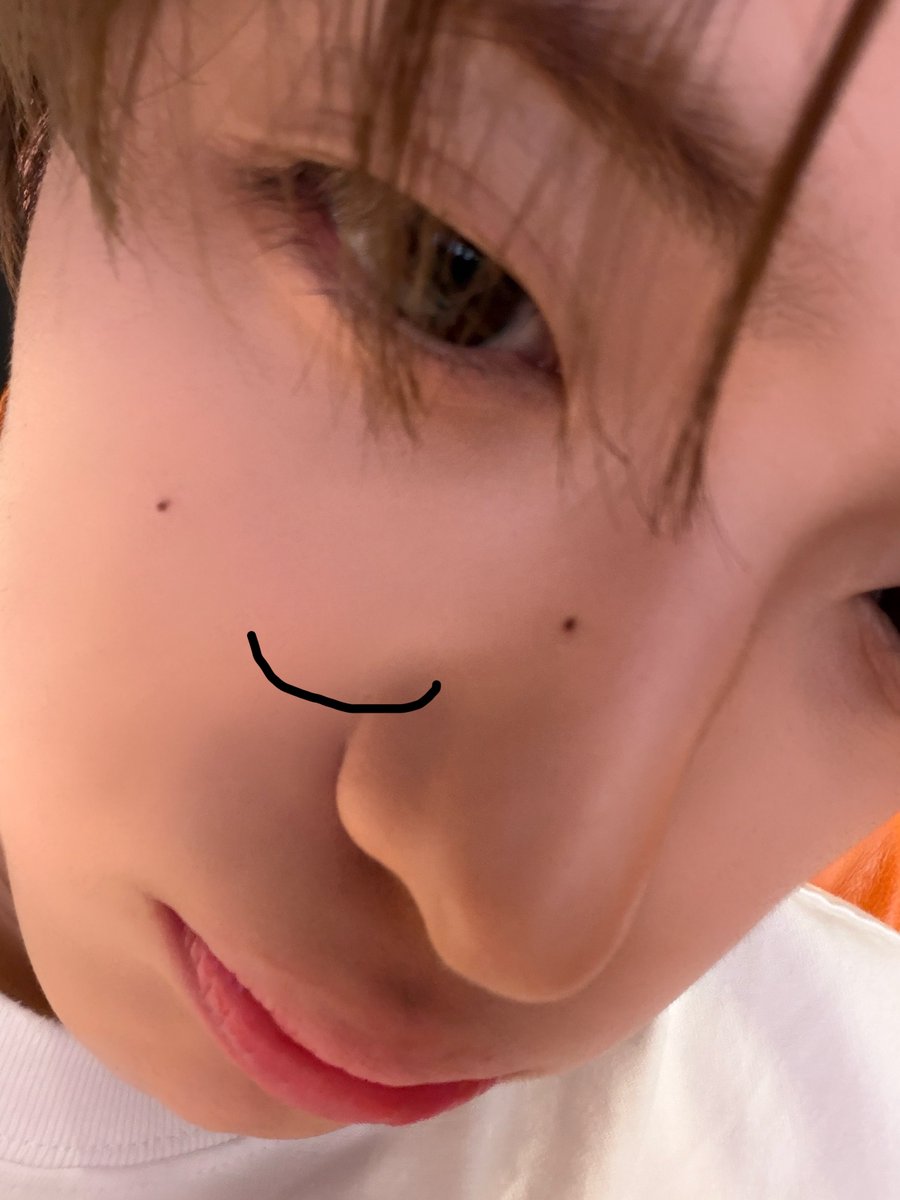 S2ddang's tweet photo. 상현이 코랑 볼에 있는 점 너무 귀여운것 같음 걍 맨날 볼때마다 웃는 입 그려주고 싶다는 상상만 함 
#이런팬이라미안해 https://t.co/W22D2fXlBO