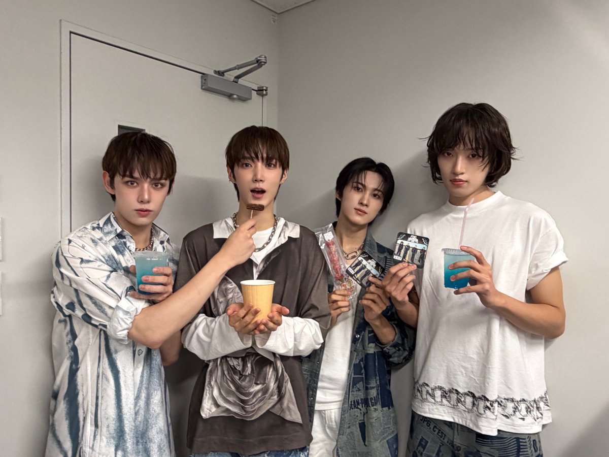 fncmusicjapan's tweet photo. ＼FNC BAND KINGDOM 2026／
コラボドリンク＆フード販売中‼︎📢

メンバーも実食‼︎🍹
ぜひ皆さんも食べてみてください❣️

🔗詳細はこちら
https://t.co/UQamz1TPtT

#FNCBANDKINGDOM #FTISLAND #CNBLUE #NFlying #HiFiUnicorn #AxMxP https://t.co/3Cy6yiCFYE