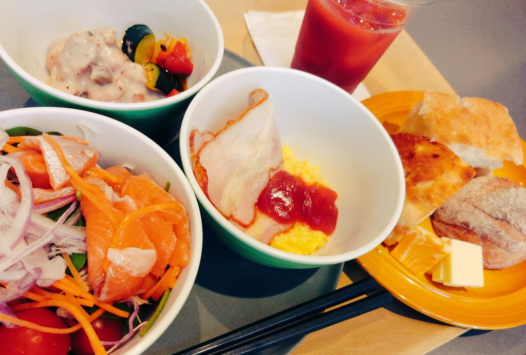 runa4661's tweet photo. 朝ごはん。パンが美味しかった。 https://t.co/80LOceflgH
