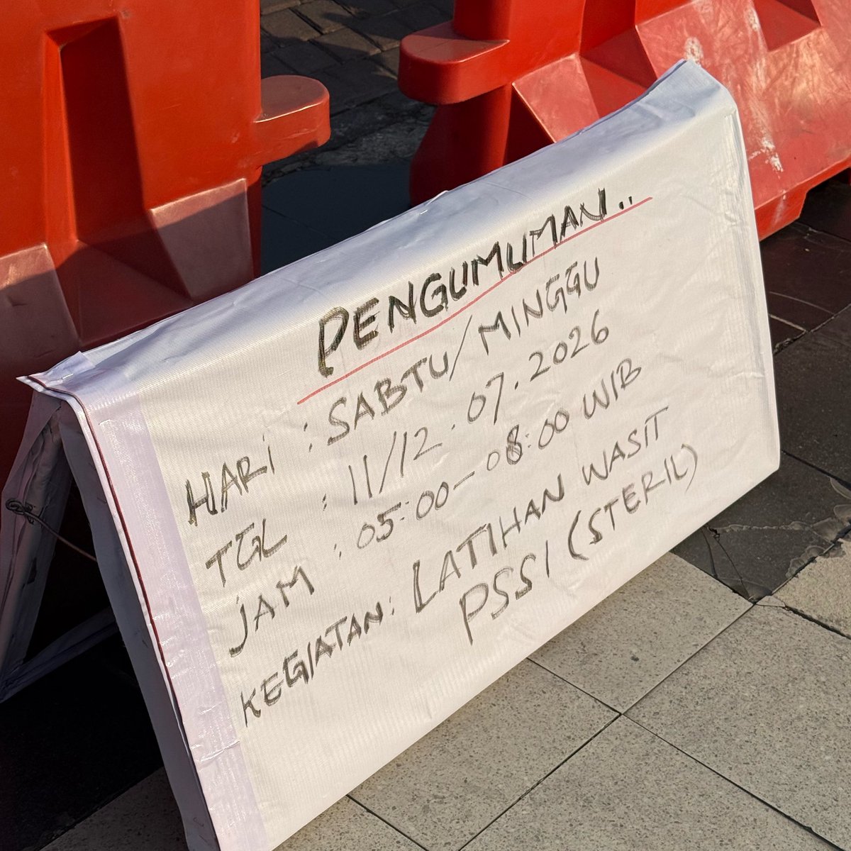 dewjy_'s tweet photo. yang penting niatnya...
niatnya maw lari di thor, tp karena tutup akhirnya milih makan soging aja https://t.co/8lQsPkt0Bz