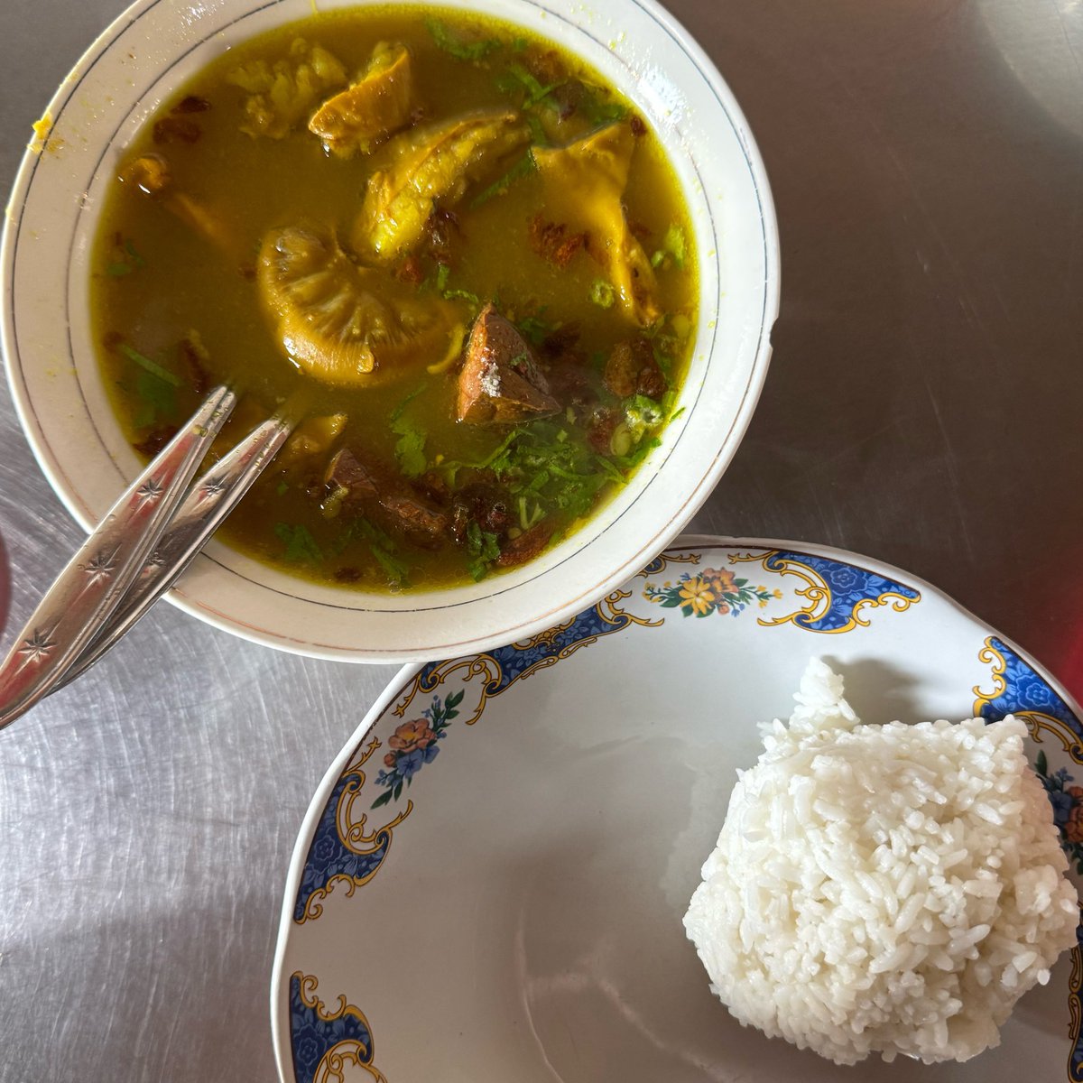 dewjy_'s tweet photo. yang penting niatnya...
niatnya maw lari di thor, tp karena tutup akhirnya milih makan soging aja https://t.co/8lQsPkt0Bz