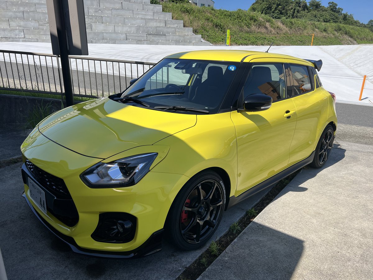 やっとこさクルマ洗車出来た✨ #SWIFTSPORT #ZC33S