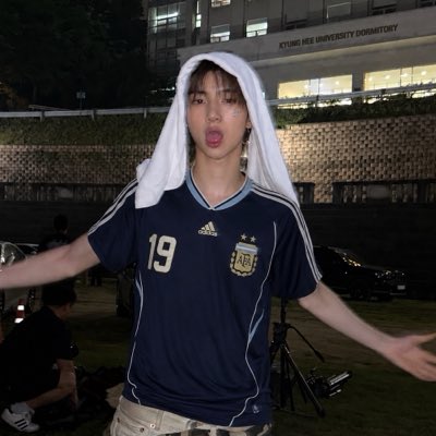 sublinguales's tweet photo. #NuevaFotoDePerfil
cábala ahora porque llego a congelar en el segundo tiempo https://t.co/hlFH7GWbnb