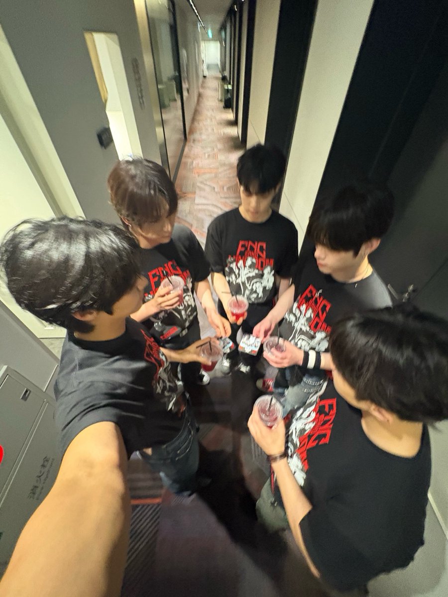 NF_official_jp's tweet photo. ＼FNC BAND KINGDOM 2026／
コラボドリンク＆フード販売中‼︎📢

メンバーも実食‼︎🍹
ぜひ皆さんも食べてみてください❣️

🔗詳細はこちら
https://t.co/zTW82vd5HS

#FNCBANDKINGDOM #NFlying https://t.co/QQp7eUCsBs
