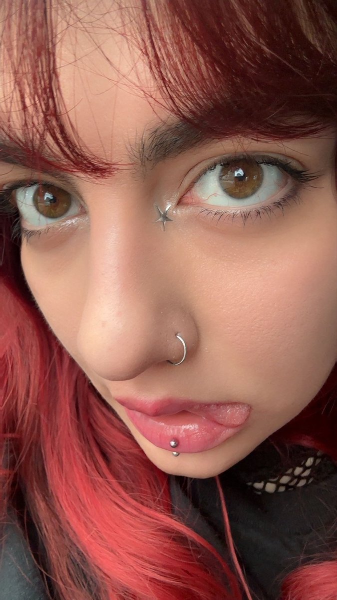 hyunstupib's tweet photo. mis photocards si fuera idol 

marto arrugada (de álbum)
marto naranjita (un pob)
marto cerquita (de álbum)
marto pirsin nuevo (un pob pedorro) https://t.co/8lfD8dj0RU