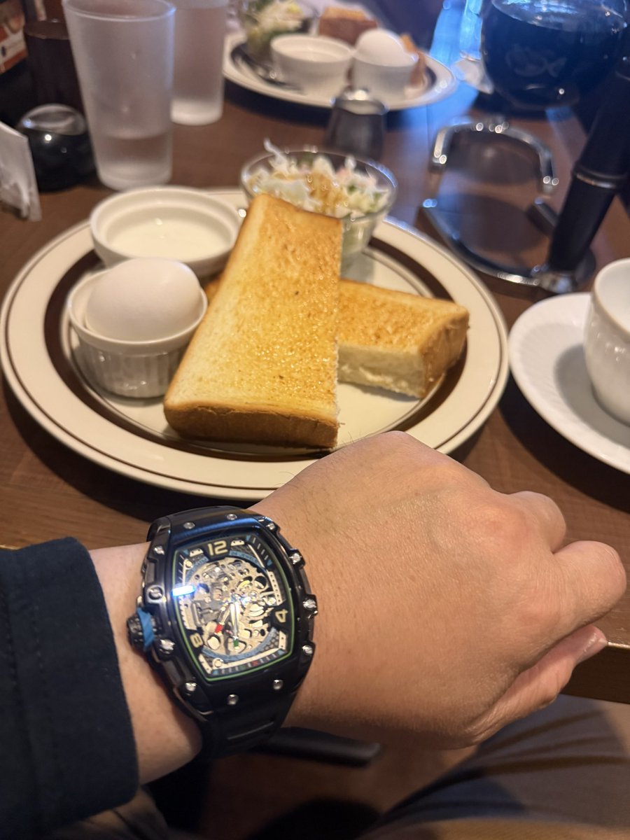 HideRoom4's tweet photo. モーニング頂いてます☕️
その後は車談義🚗

BMW E30カッコよかったです👍

#BMW https://t.co/HIVSzAX4Z4