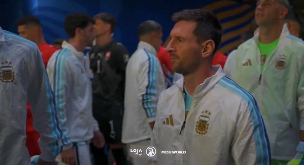 M10GOAT's tweet photo. ديبو مارتينيز للاعبين في الممر: 

"بالقلب اليوم! هذا كل ما أطلبه منكم، يا أبناء العاه***.• https://t.co/MC2f9nknTY