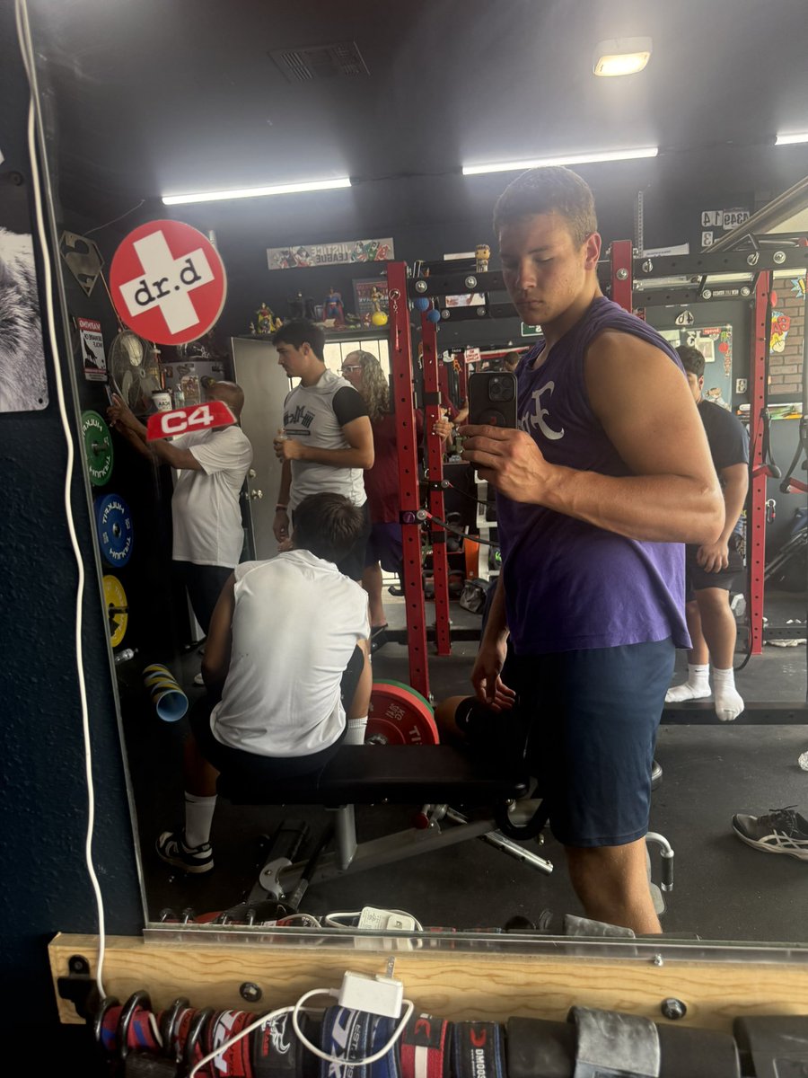 Weslee_5's tweet photo. Another day of lifting, Triceps today. Can’t wait to get back into football for a soon to be great Junior year! https://t.co/8TFjhwlBhN