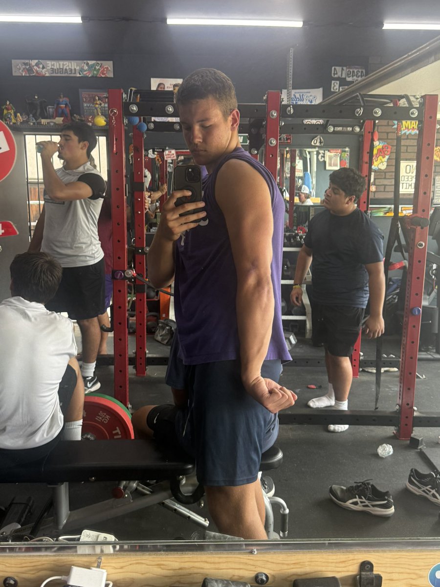 Weslee_5's tweet photo. Another day of lifting, Triceps today. Can’t wait to get back into football for a soon to be great Junior year! https://t.co/8TFjhwlBhN