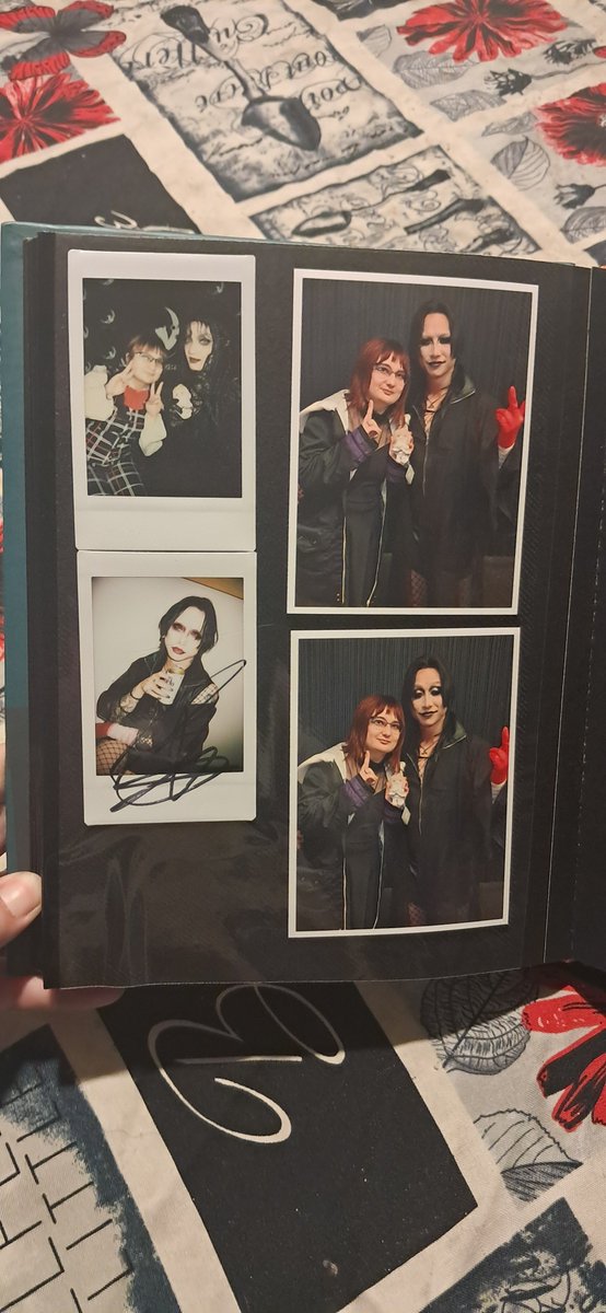 Yaetcito's tweet photo. I finally finished putting the photos together and saving them 🥺💕💕💕
They've been lovely memories and I hope to make many more 🙂‍↕️💕
@Kaya_rose
@Hora824
@IZAM_official
@a_o_i_official
@NIY_SHAZNA
@tzkwym
@kouki_d_out
@artcube_z
#vkei #visualkei #visualkeiband https://t.co/Ic4kKjdNdW