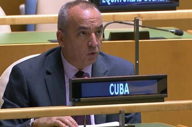 teleSURtv's tweet photo. 🚨Cuba responde a Israel en la #ONU: "Repite un guión escrito en Washington para justificar la asfixia económica contra mi país". Ernesto Soberón: "Nuestra voz no será silenciada por la fuerza, la impunidad y el doble rasero". #Cuba #Palestina #teleSUR https://t.co/HxLHxMezXt