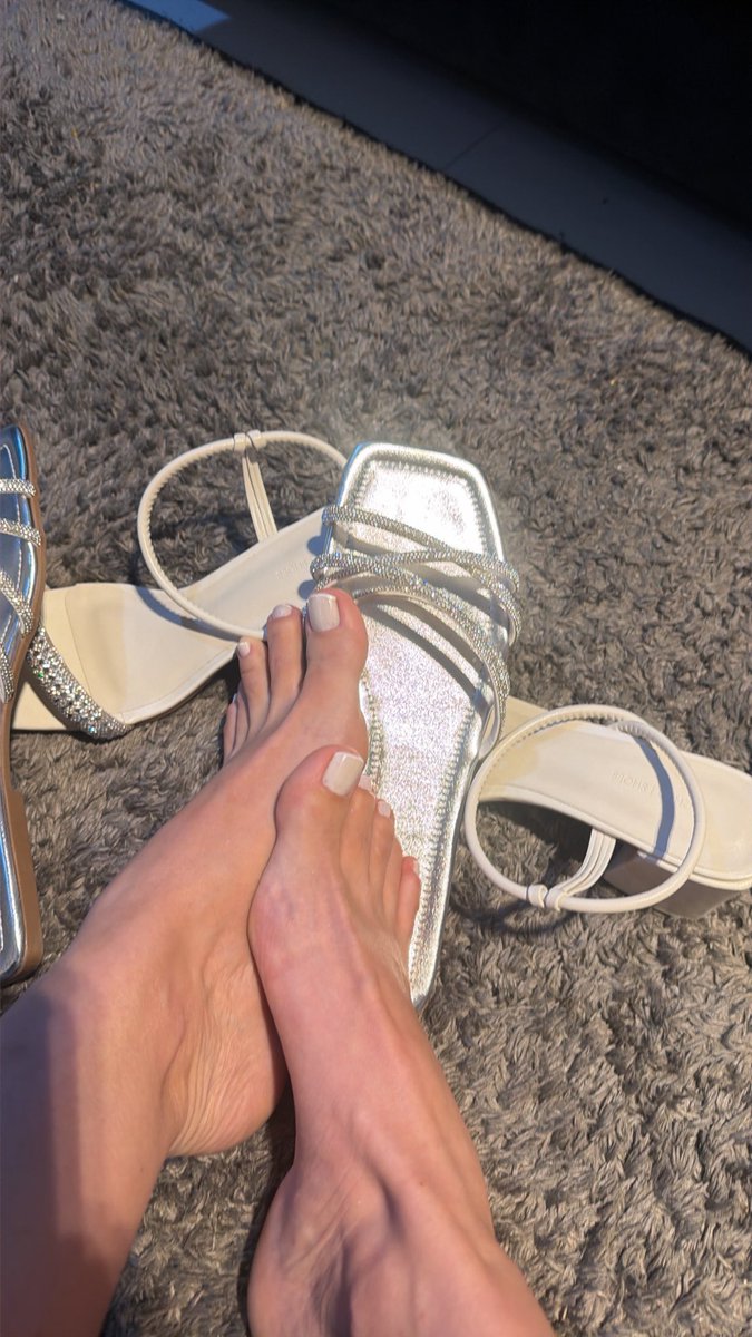 GarotinhaFeet's tweet photo. PEZINHOS LINDOS

#fetiche #fetish #findomgoddess #bdsm #bomdia #video #kink #domina #femmefatale #domingo #sunday #domme #mistress https://t.co/qo81Nj4BXt