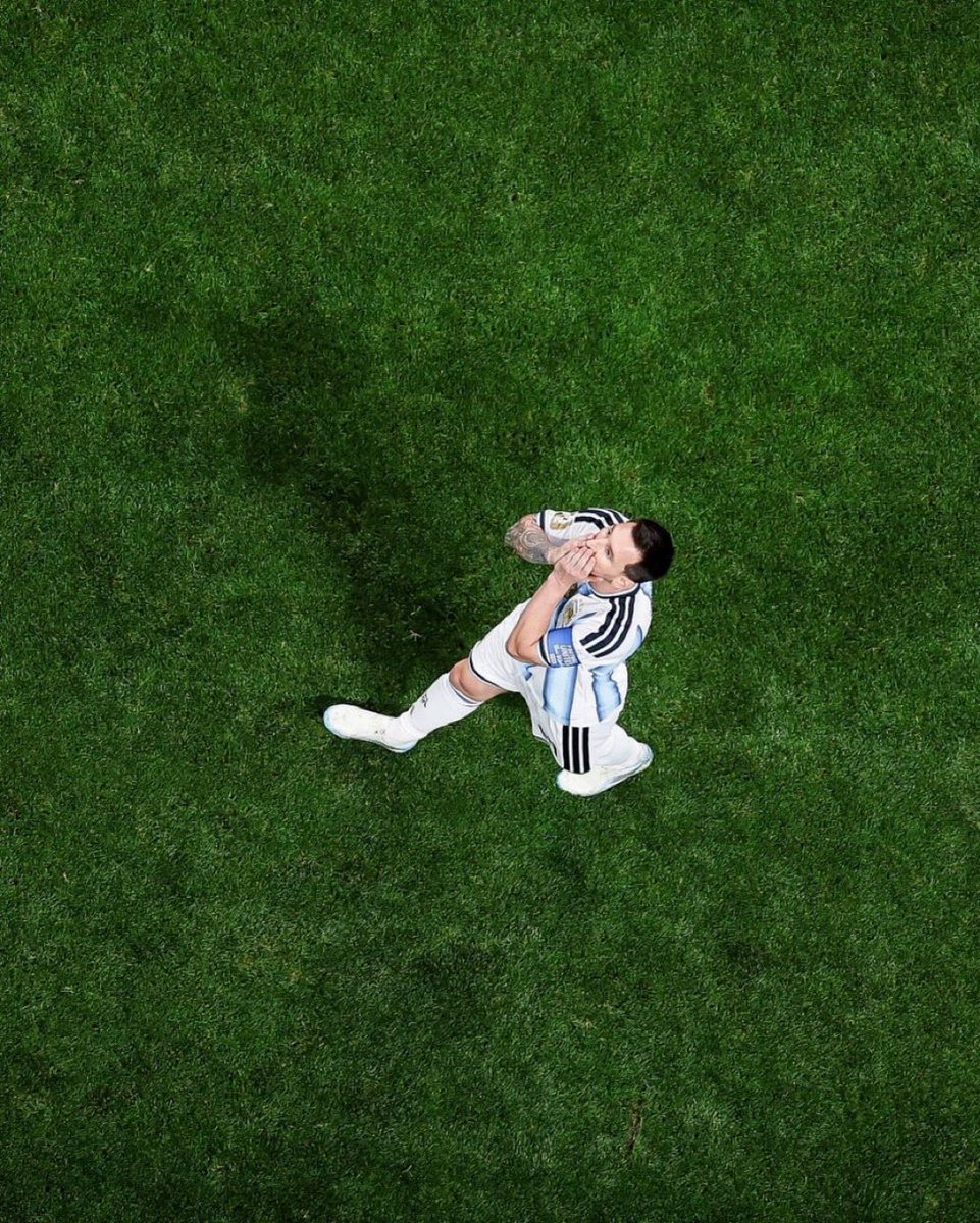 SalehMj_'s tweet photo. الحزن ليس الخروج لو حصل لان كل شيء انتهى في قطر 2022 

الحزن الحقيقي ان مع خروج الارجنتين ستكون اخر مره نشاهد فيها ميسي بالمستوى العالي 

فكرة كرة القدم بدون ليونيل ميسي امر من الصعب تجاوزه لانه يمثل وسيمثل هذه اللعبة للأبد كأعظم لاعب بها 💙

#FIFAWorldCup 
#Argentina https://t.co/NoAdtQS6wF