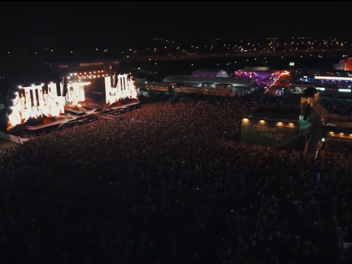 leenlenn80's tweet photo. Jennie’s crowd at Mad Cool https://t.co/p1MKAwUvwY