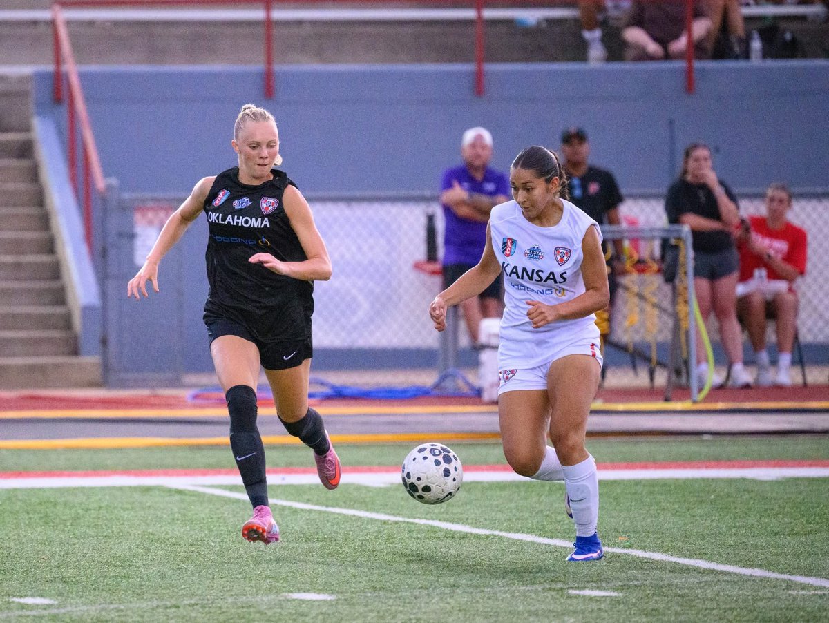 EllieMBarnett's tweet photo. So much fun playing for Oklahoma last night!!! Highlights coming soon. Thank you @KSvsOK_AllStar for this awesome opportunity 🇺🇸

@SoccerWSA @WSAU17ECNLGIRLS @jenksgirlsoccer @OSSAAOnline @TWSportsExtra @okhsscores @okprepsextra @SocAddicts @ImYouthSoccer @ImCollegeSoccer @IHateSoccerPod
