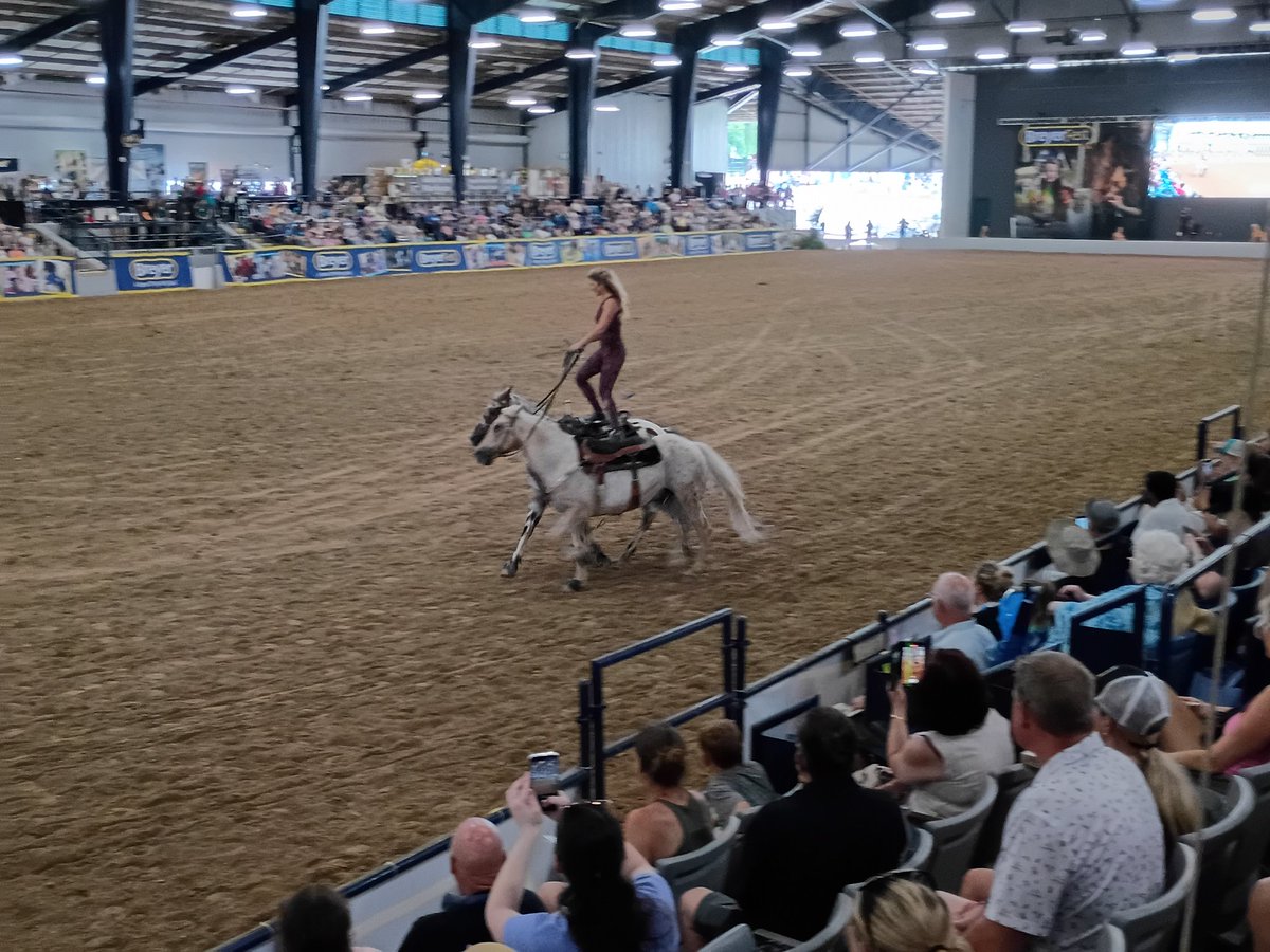 BeastmakerC's tweet photo. At the pony show. In Kentucky. https://t.co/CfOiH4lSp0