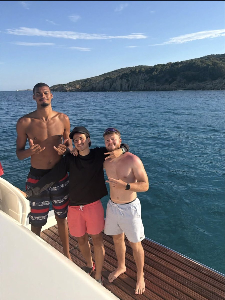 WembyAlienEra's tweet photo. Wemby 😍

#GoSpursGo #PorVida https://t.co/kdVDnGO0Bx