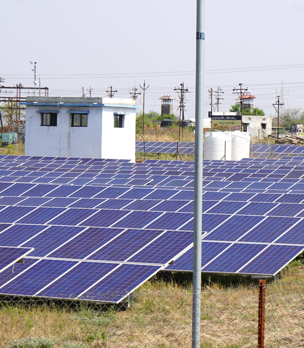 pubity's tweet photo. India's clean energy capacity has now surpassed fossil fuels, with more than 50% of the country's power coming from renewables during peak daytime hours.

India is one of the world's leading countries in renewable energy growth. https://t.co/Nrptfn6iTX
