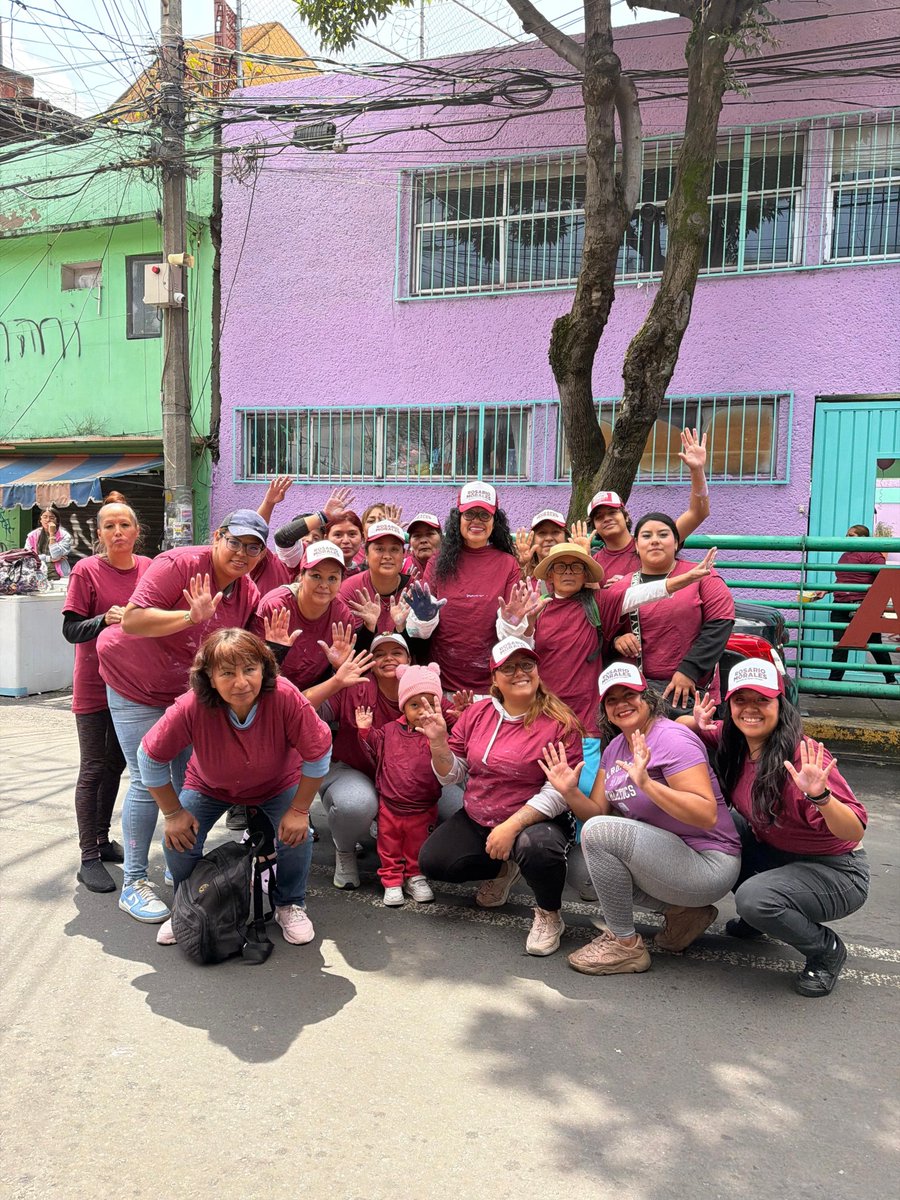 RosarioMorales_'s tweet photo. ¡Aquí no paramos! 
Con nuestro proyecto #ManosALaObra, hoy continuamos recuperando espacios para beneficio de nuestras niñas y niños. 🛠️🫟

Realizamos la rehabilitación y pintura de la fachada del Jardín de Niños María Evelia Monterrubio, porque creemos que contar con espacios dignos también es una forma de apoyar la educación y el bienestar de quienes más lo necesitan. 🏫✏️

#ManosALaObra #ÁlvaroObregón #RosarioMorales #DiputadaDelPueblo