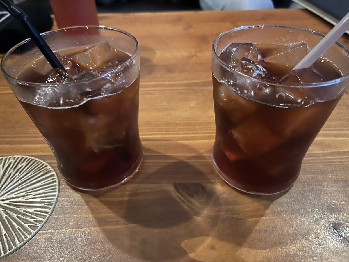big_boss_mg's tweet photo. ┃BOSS缶 ┃^･ω･^)　お笑い芸人カミナリの思い出のコーヒーを再現したドキンコーヒーとドソクコーヒー　カミナリが飲んで味を確認したらカミナリ公認コーヒー。店に行ったらカミナリファンしか居なかった。 https://t.co/2Qkp4EtujQ