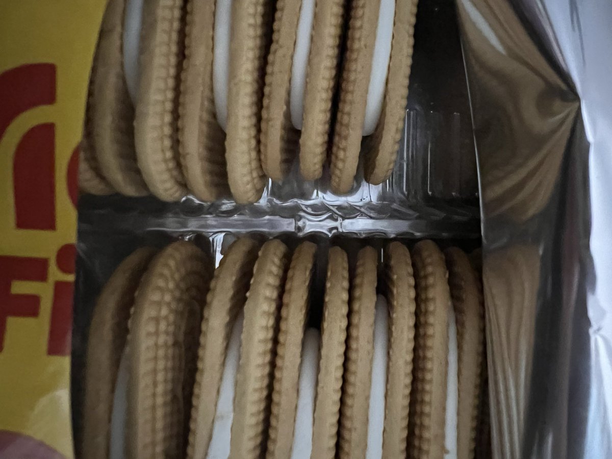 ketyson's tweet photo. @KeeblerUS what the elf, Keebler!?!My Vienna Fingers are missing half the crème! I love Ernie’s cookies but he may need to sit in the corner over this…if only trees had corners. https://t.co/jo9HpcWgqb