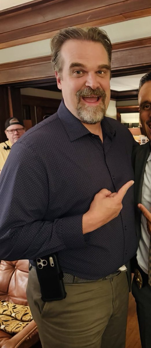 davdlvr's tweet photo. he’s so damn attractive, i can’t even explain it, fuck https://t.co/ChGgUAda96