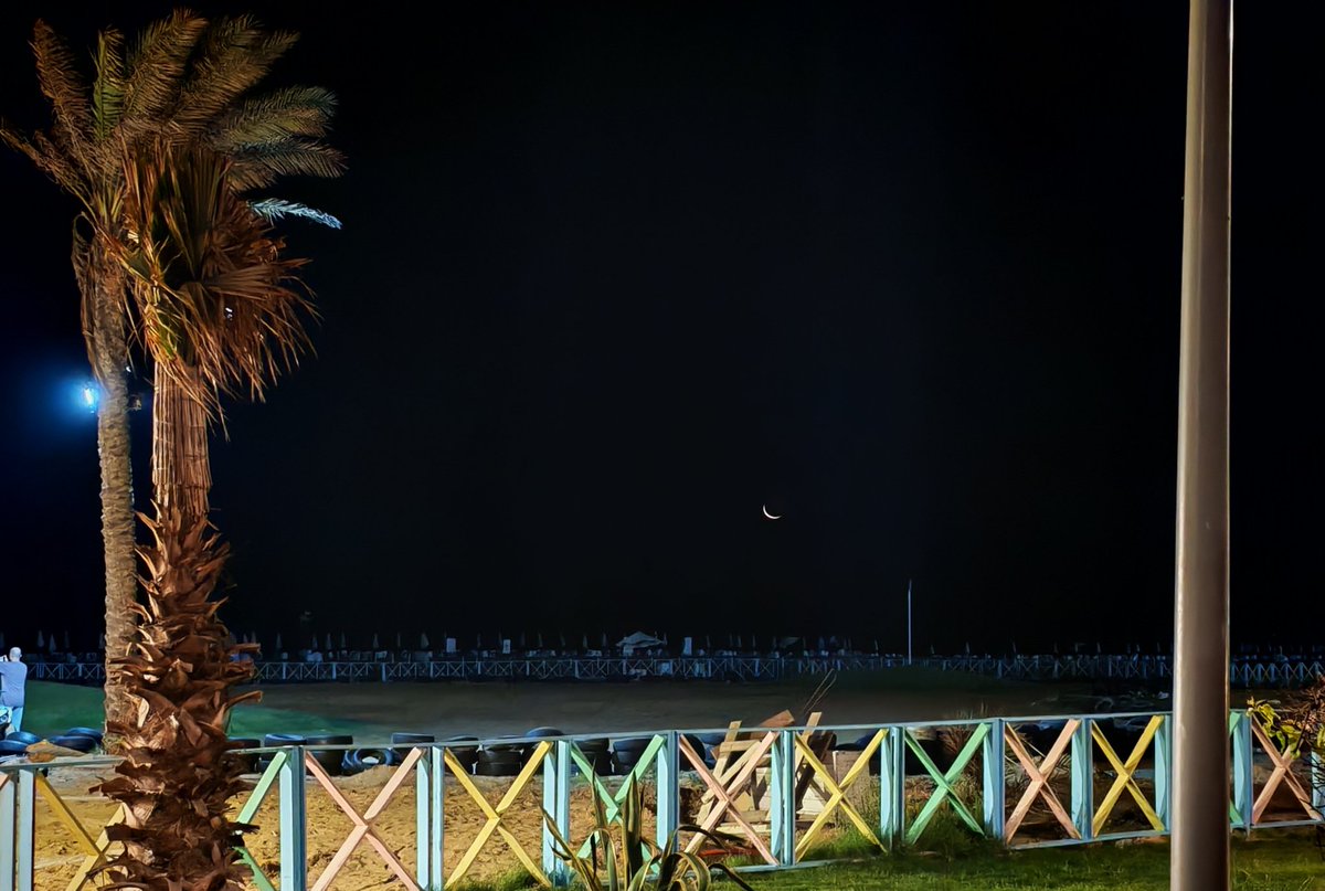 malo2a's tweet photo. الرابعة_ فجراً
اناجيك
أن ترضي قلبي 
فأنتَ ربِّي، 
وربُّ قلبي، 
وربُّ كليهما.🤲 https://t.co/poWCVqcVwm