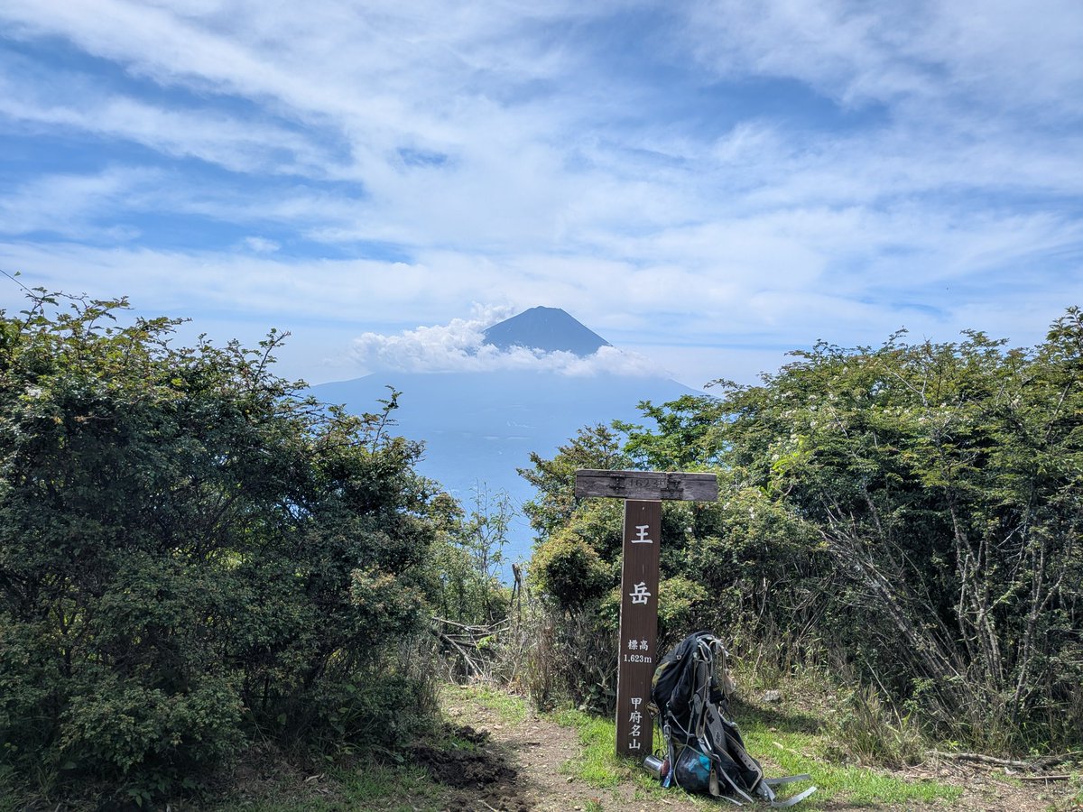 naoki144's tweet photo. 王岳→鬼ヶ岳⛰️
山中湖⛺️

今日は温泉かな♨️ https://t.co/2CsnGZRQsH