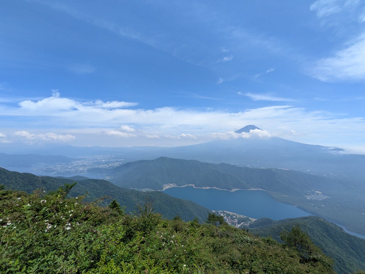 naoki144's tweet photo. 王岳→鬼ヶ岳⛰️
山中湖⛺️

今日は温泉かな♨️ https://t.co/2CsnGZRQsH