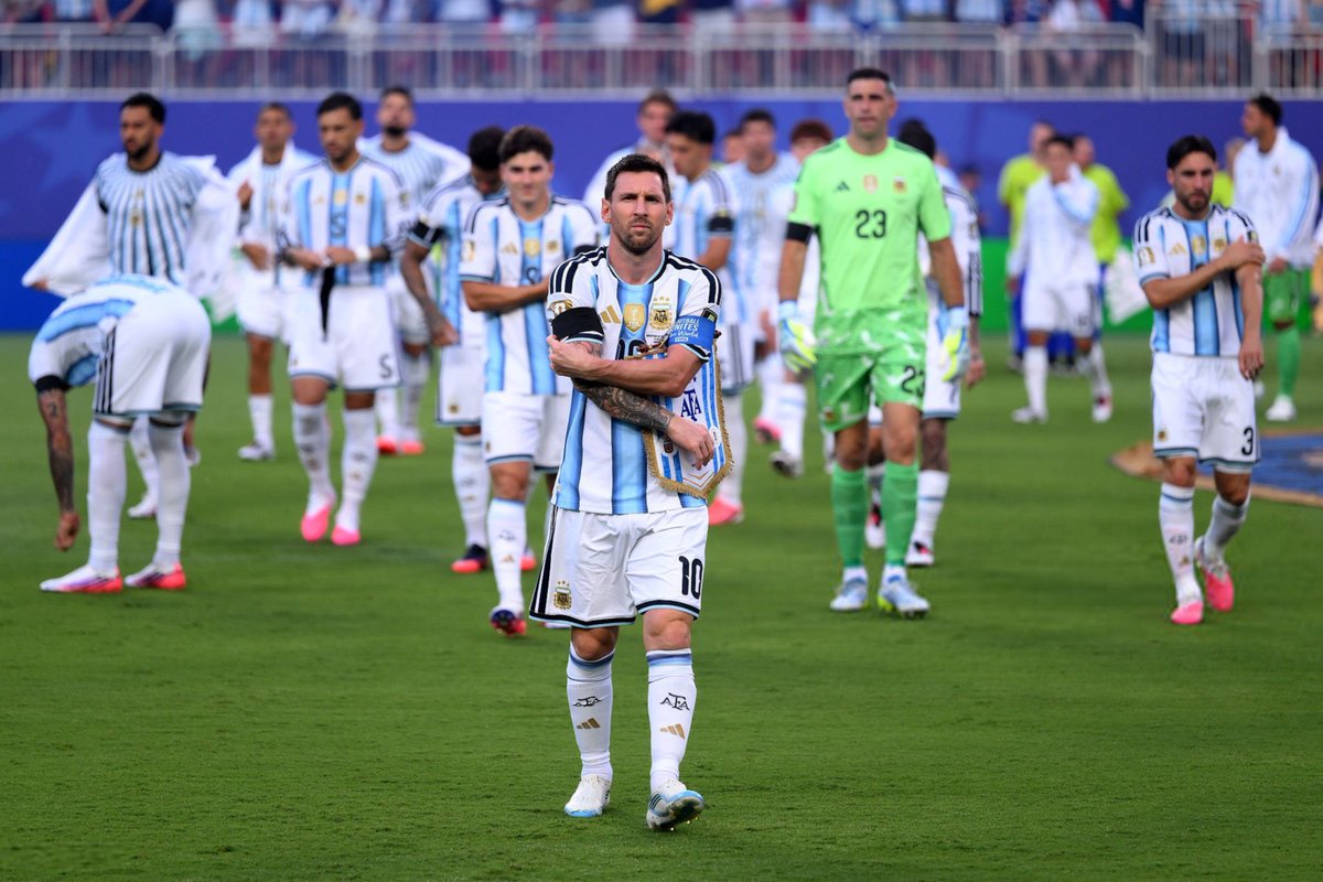 DataFutebol's tweet photo. Lionel Messi chegou a 10 ASSISTÊNCIAS em Copas do Mundo.

Ele é se tornou — de forma isolada — o jogador com mais assistências na HISTÓRIA do Mundial! 🤯🇦🇷 https://t.co/fQW6W9S9hq