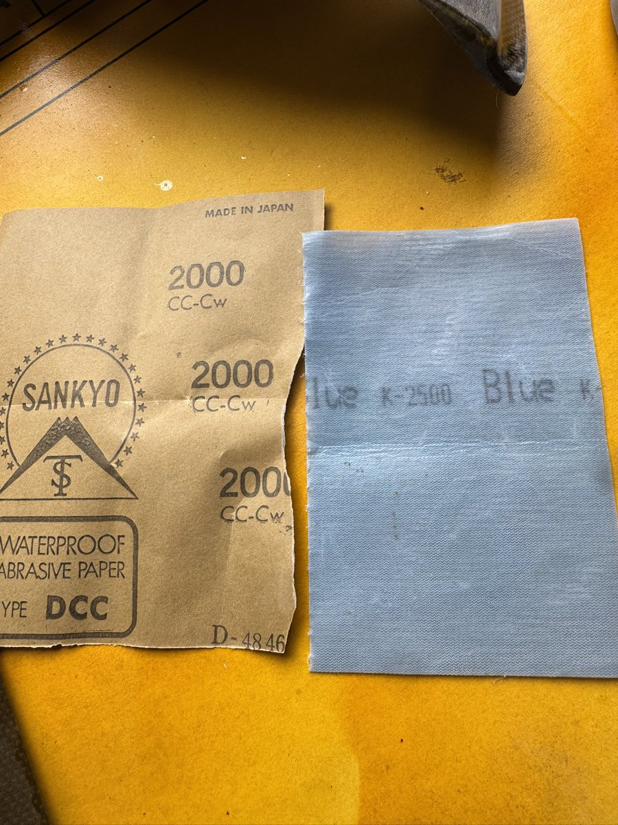 4704DIECOCK's tweet photo. 先週やらかした
カーボンのクリアのブツブツ
本日2000番で研いで2500番で全体的に研いでこれから初のポリッシャー最初は細目からー https://t.co/bdSVh6CT74