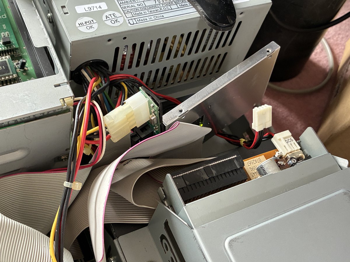 PC-98で初期化、フォーマット中 内蔵IDEにしていいい速度出てる （続く