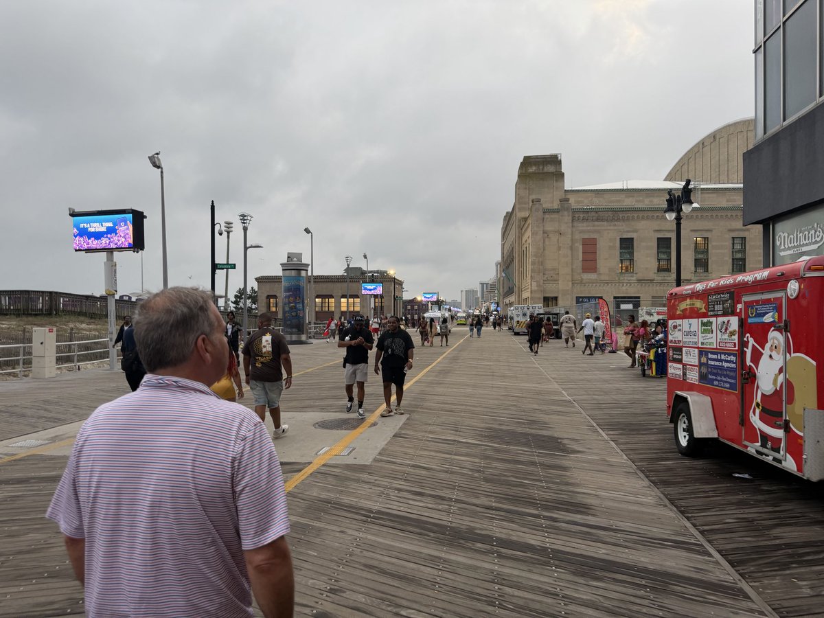 77SeeJay7's tweet photo. AC Boardwalk with the pops. All I got to say is woof man, it’s bad out here. https://t.co/WJnwPSysod