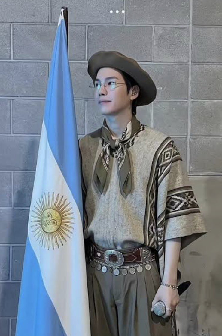 yoongidericota's tweet photo. GRÍTALO YOONGI GRÍTALO GOL NUESTROOOOOOOO VAMOS ARGENTINA CARAJO https://t.co/ItVUwMnvja