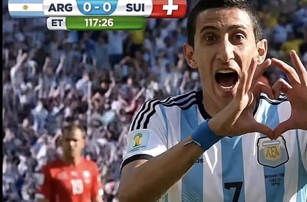 cronopiatw's tweet photo. Si esta foto es real y ese es el minuto en el que le hicimos un gol a Suiza en 2014, anuló mufa y elijo creer🙌señales ¿? Ya lo veremos https://t.co/ZrXMyhVIKI