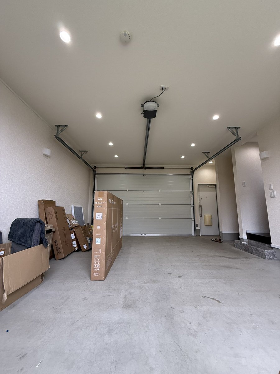 foxojisan's tweet photo. なにも作業する気にならない
インパクトも無い
テレビはデカすぎて開封する気にならん https://t.co/rRAYSfVQrr