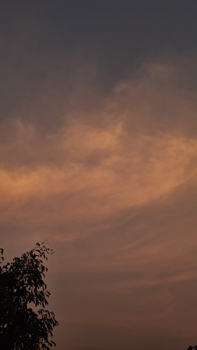 sugarbreww's tweet photo. langit sore kdr yest, yapping sampe magrib with inez https://t.co/pLAREWI9Ad