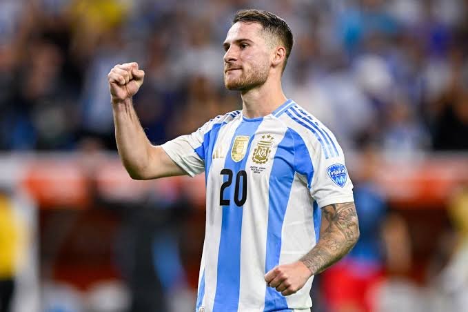 JevonistaOG's tweet photo. MAMEN MAMEN Y SIGAN MAMANDO DEL MEJOR CENTROCAMPISTA ARGENTINO DE LA PREMIER SE ACABO LA MENTIRA FE ENZO FERNADEZ ESTE SI SABE JUGAR.

ARGENTINA GANA TRANQUI ESTE PARTIDO. https://t.co/rU2EErCmIn