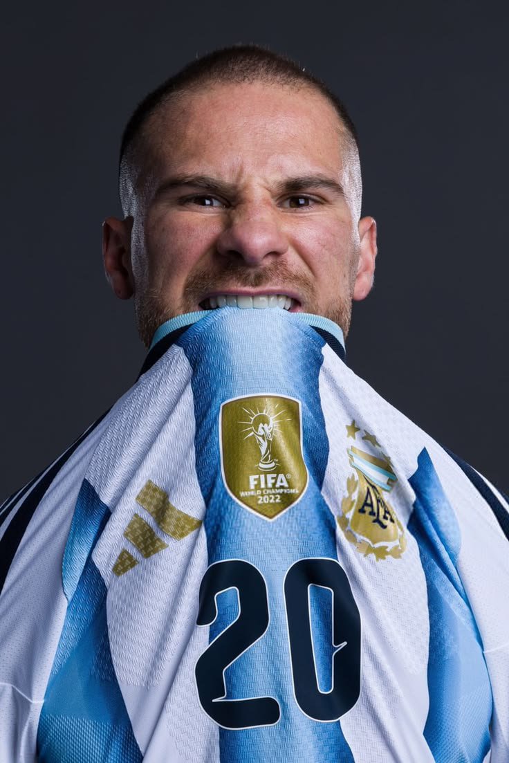 ChelseaScrolls's tweet photo. Mac Allister puts Argentina in front against Switzerland. Messi with a pinpoint assist from the corner👏🏾💙

#FIFAWorldCup #ARGSUI https://t.co/1bX5qyj1NQ