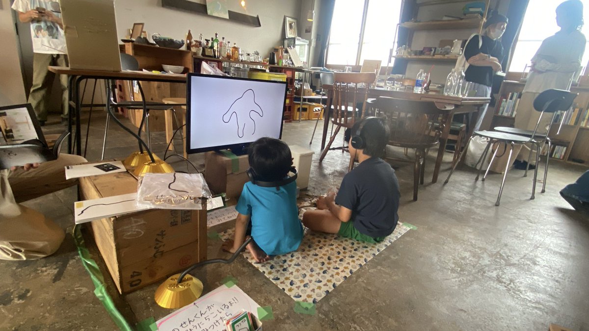 hesomanzyuu's tweet photo. 最速でかけるキャラ、一本の線で描かれた「せんくん」関係出展してます。せんくんと電話もできます。
「あんた最悪、俺も最悪、我々みんな最悪」@Void
7/11〜8/1   土日月open
7/19クローズ、7/29オープン11〜17時
中村寛史、森宗太、アダムホズマー、水内義人、たけむら千夏、いたずラっコ、億なつき https://t.co/ykLJnrY2lm