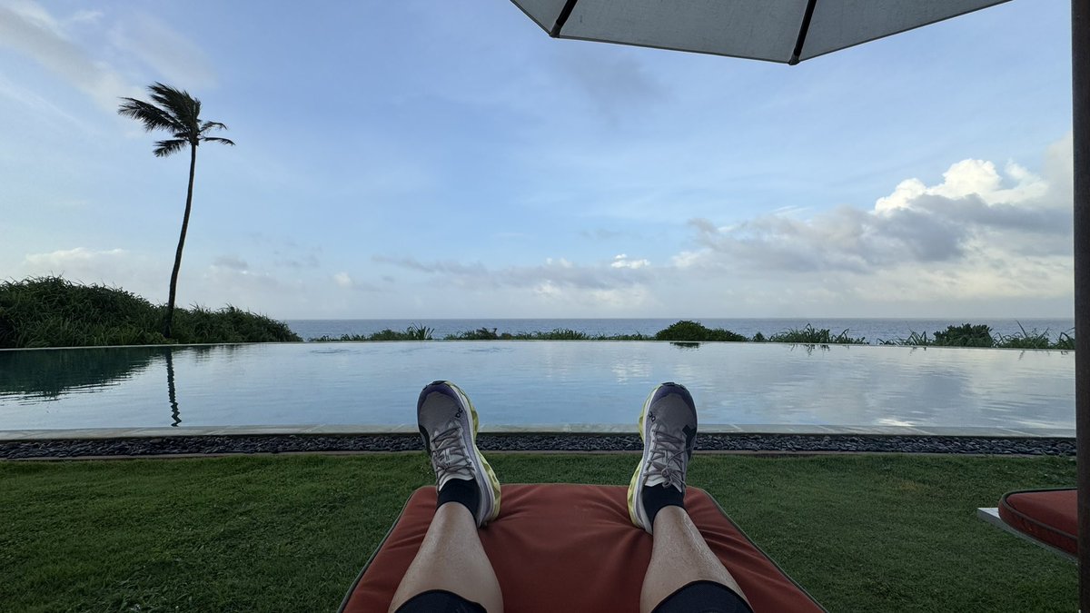 RayT168's tweet photo. Gym. Relax. Beach. My kind of holiday.
#Srilanka #Weligama https://t.co/UCShvRIHma