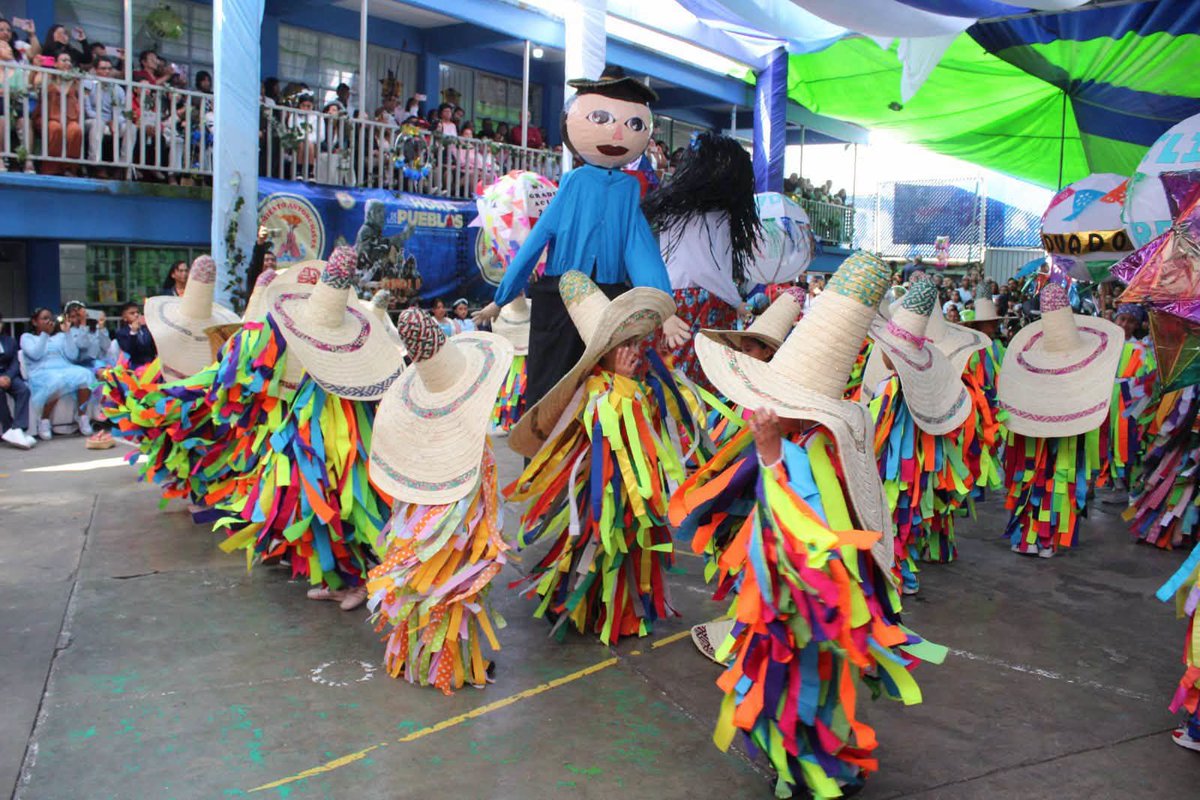 AntorchaNoro's tweet photo. #FelizSabado 
Con una emotiva ceremonia llena de cultura y tradición, 88 alumnos de la Primaria Niño Artillero en Atizapán de Zaragoza celebraron el cierre de una etapa inolvidable.
https://t.co/EaRcKzXHB8
#AntorchaEsEducacion #AtizapanDeZaragoza https://t.co/Lp0H44VqBP