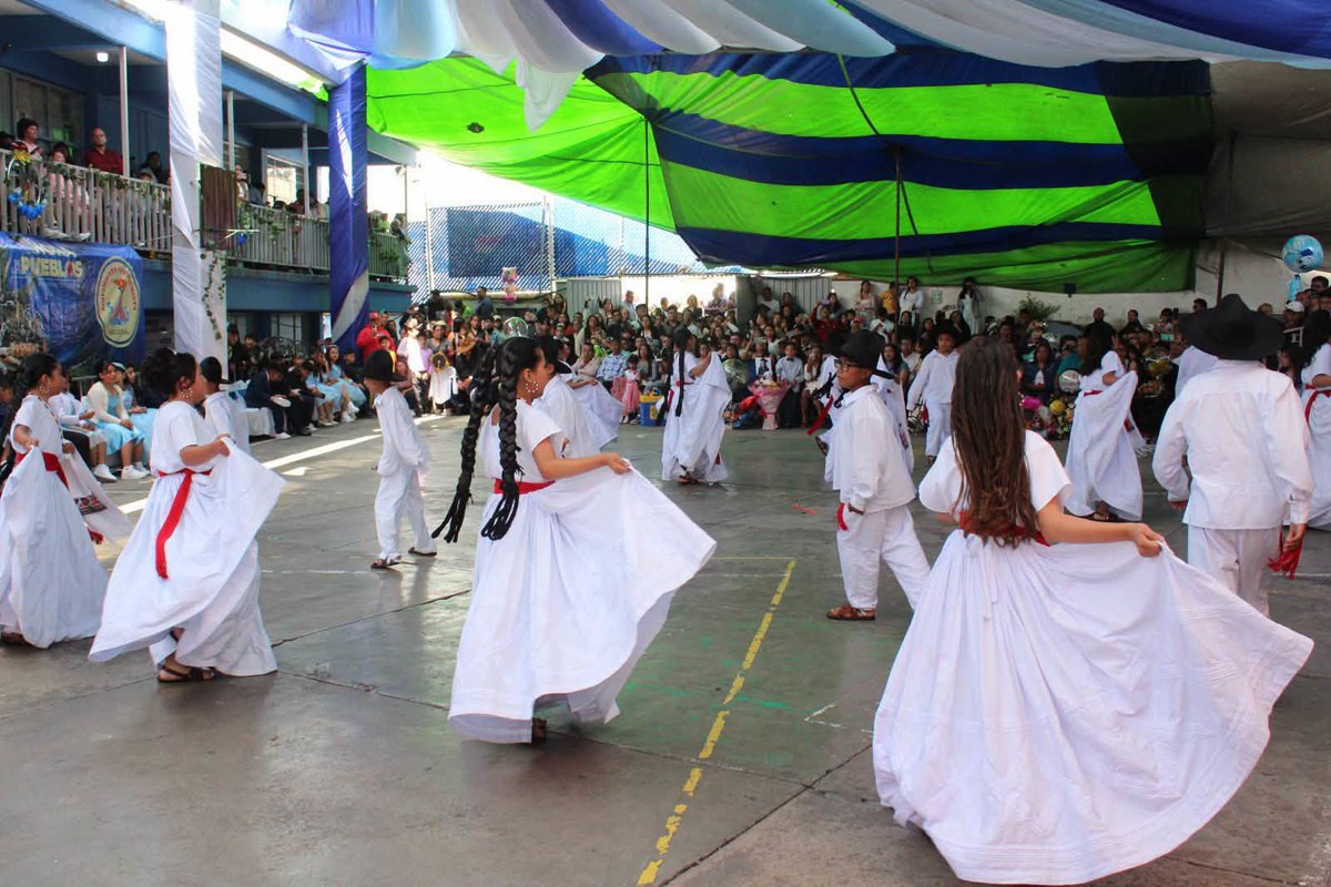 AntorchaNoro's tweet photo. #FelizSabado 
Con una emotiva ceremonia llena de cultura y tradición, 88 alumnos de la Primaria Niño Artillero en Atizapán de Zaragoza celebraron el cierre de una etapa inolvidable.
https://t.co/EaRcKzXHB8
#AntorchaEsEducacion #AtizapanDeZaragoza https://t.co/Lp0H44VqBP