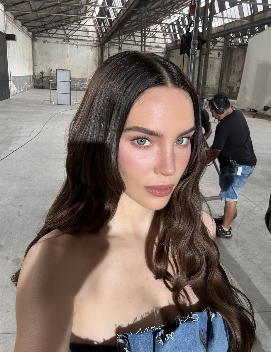 Sebastian_Haro's tweet photo. Mismas vibes 👑 ✨ @belindapop ✨@bosch_fatima https://t.co/Ol7GDoFBra