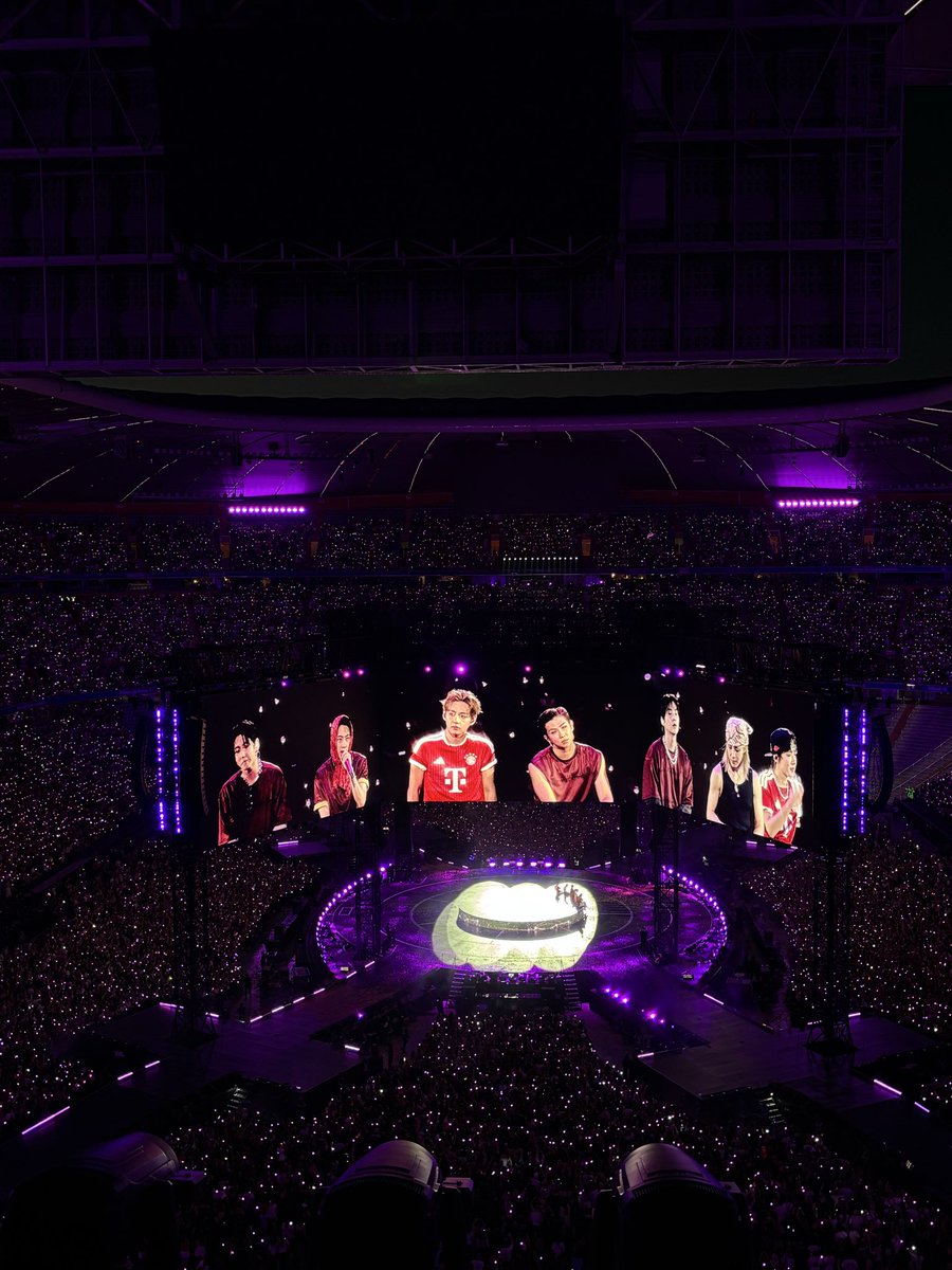 mon_ochild's tweet photo. Breaking my twitter silence to say that I saw Baepsae and Pied Piper live in the big year of 2026 https://t.co/tlWiF4YG7g