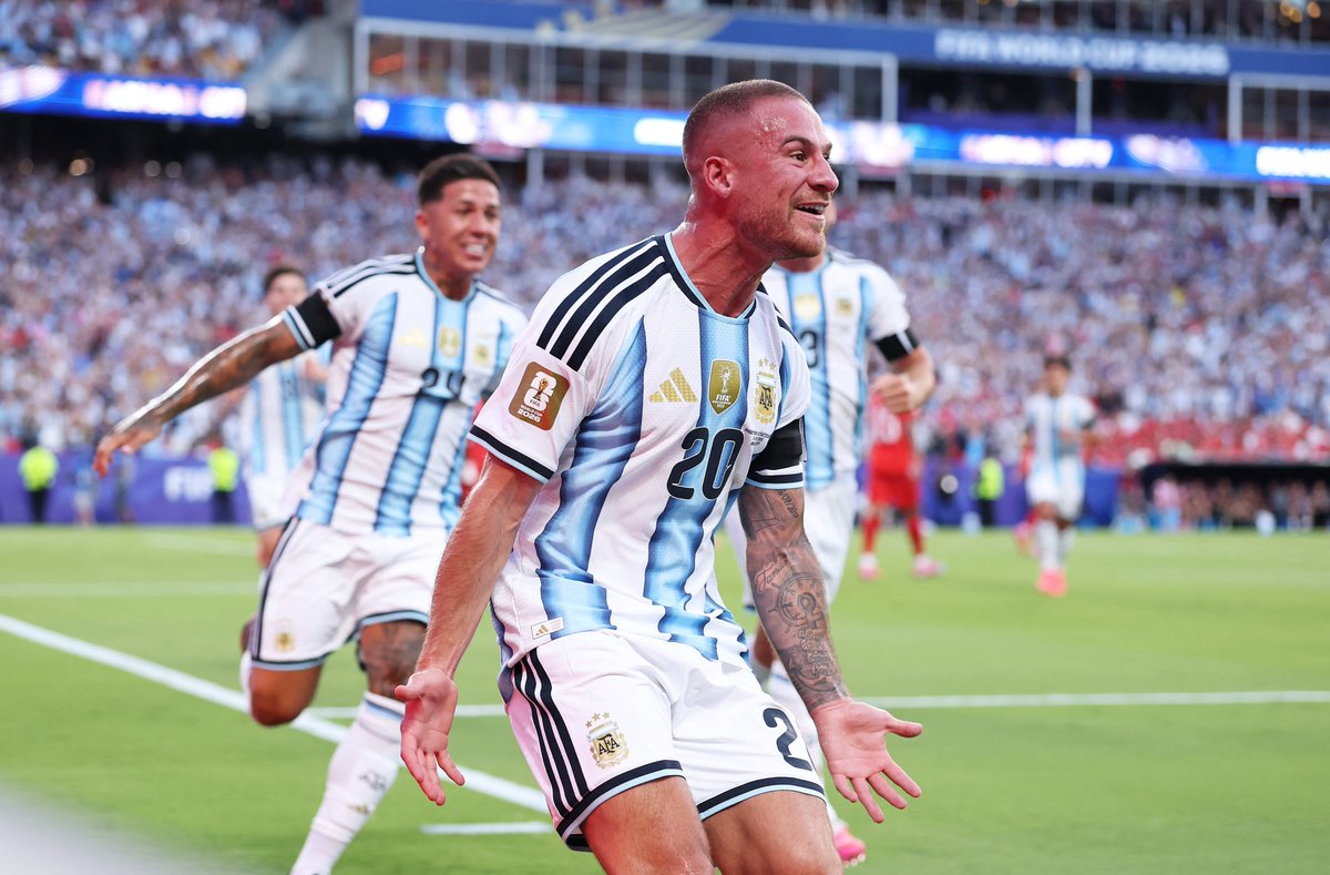 DavidMorales911's tweet photo. 📊6/15 goles de Argentina en esta Copa del Mundo fueron en el primer tiempo

17' | Lionel Messi vs Argelia
38' | Lionel Messi vs Austria
19' | Giovani Lo Celso vs Jordania
31' | Lautaro Martínez vs Jordania
29' | Lionel Messi vs Cabo Verde
10' | Alexis Mac Allister vs Suiza https://t.co/17ERavY1tt