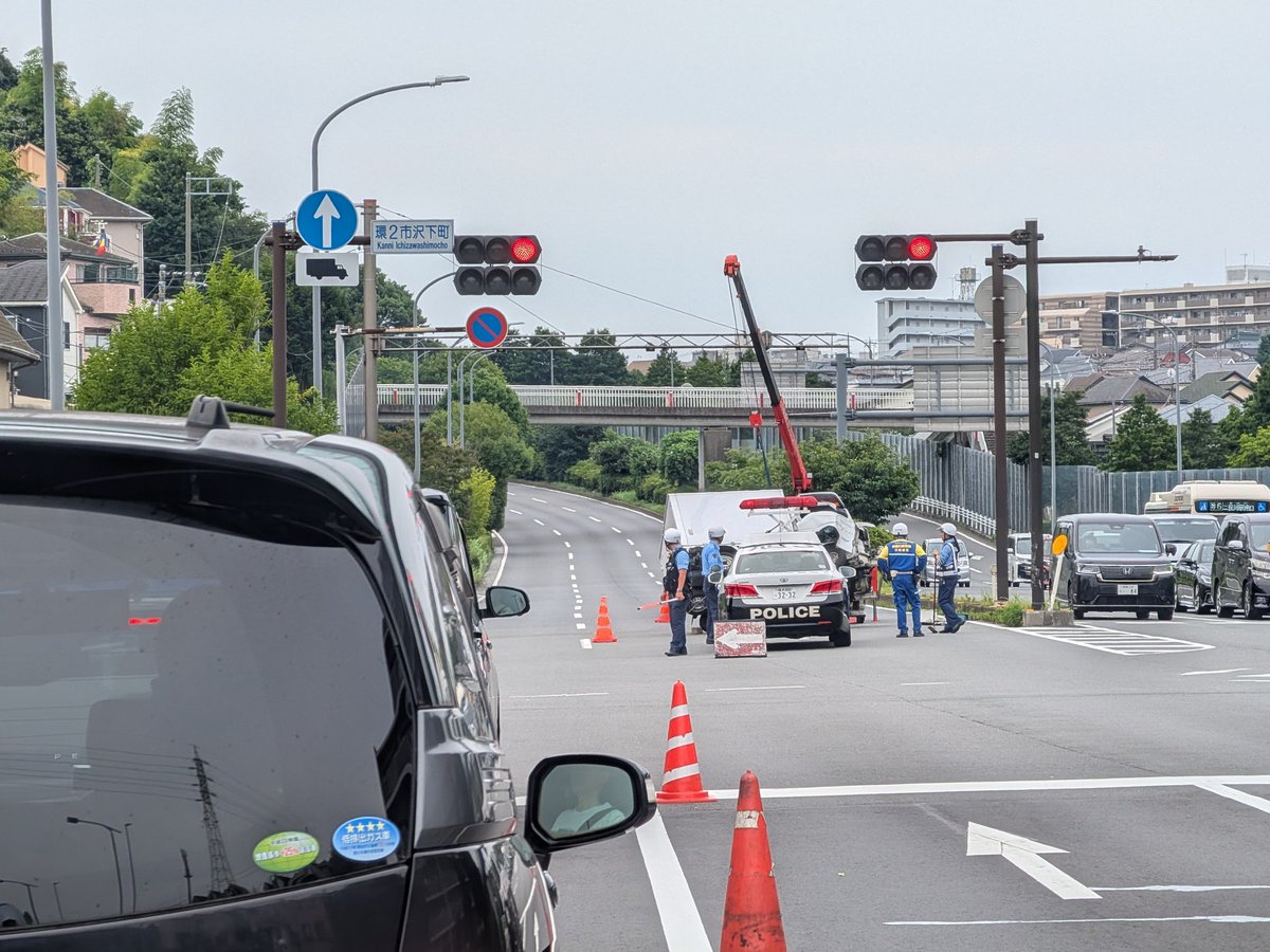 YukkyBike's tweet photo. 環2市沢下町の交差点で大きな事故

事故処理で3車線中2車線が封鎖されてて大渋滞…
環状2号線でこんなでかい事故初めて見たかも https://t.co/edOQyHswEX