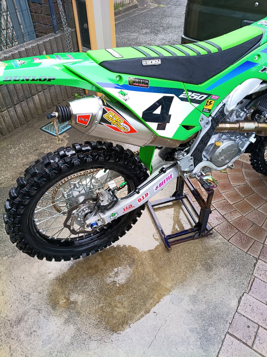 MXshige's tweet photo. サウスウィック見て、洗車して、全日本待ってたらタイスケ変更で遅れてる。
IA2ヒート1見て仕事行く予定なんだが💦 https://t.co/0DmebvERLx