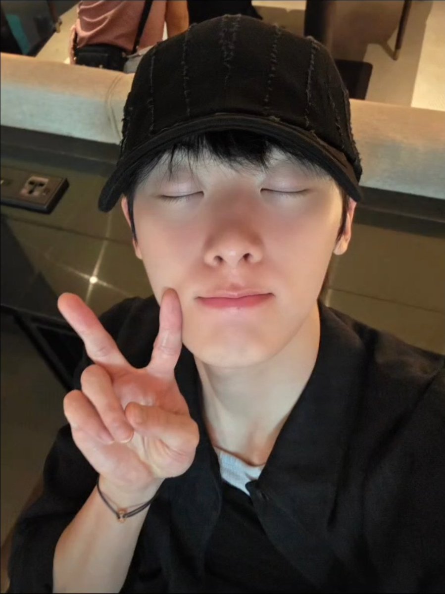 ASTROworldland's tweet photo. | 💌 | 

Algunos mensajes de SANHA en Weverse 

- ​Está bien, dormiré mientras me voy
- ​Tendré buen viaje~
- ​Estoy grabando un vlog
- ​Pero ¿por qué es tan difícil?
- ​(+)

#YOONSANHA #NO_REASON #YOONSANHA_NOREASON #IDK_ME #ASTRO #윤산하 #아스트로 https://t.co/GfCWDDOwIu